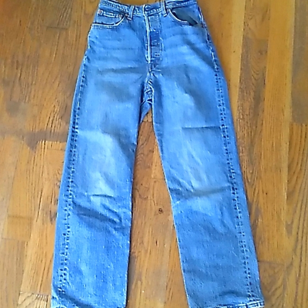 Levis Ribcage Jeans 26 waist, 27 length